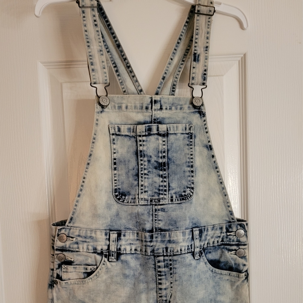 Overall shorts